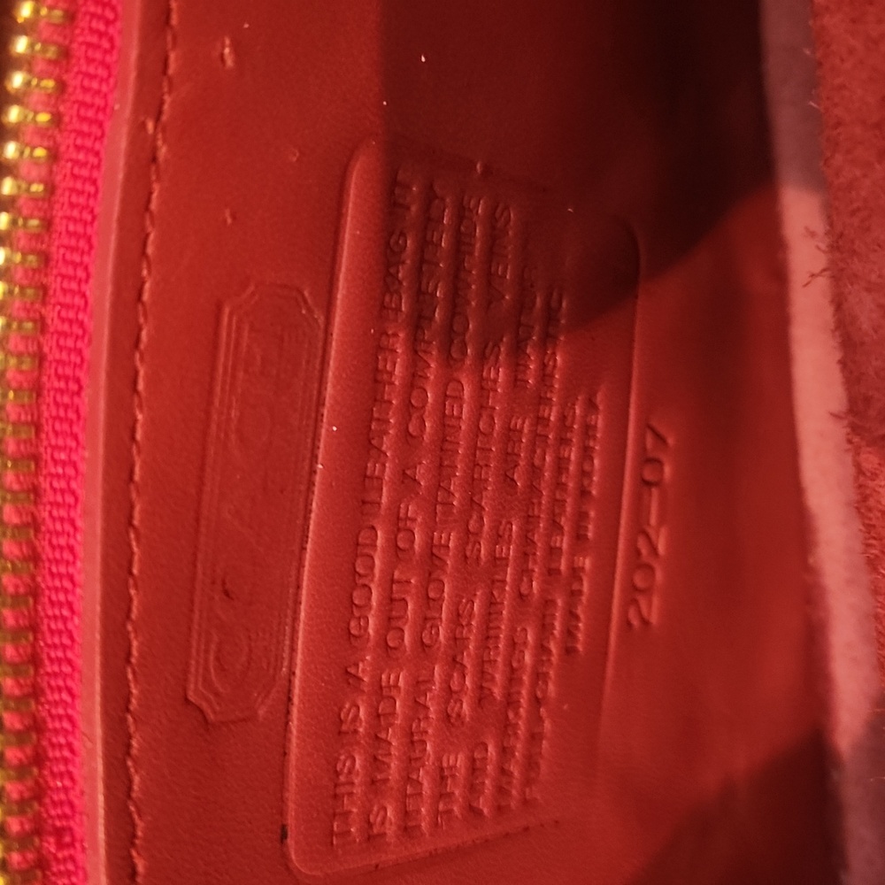 Coach Vintage Elegant Red Shoulder Bag & Keychain - Picture 9 of 12